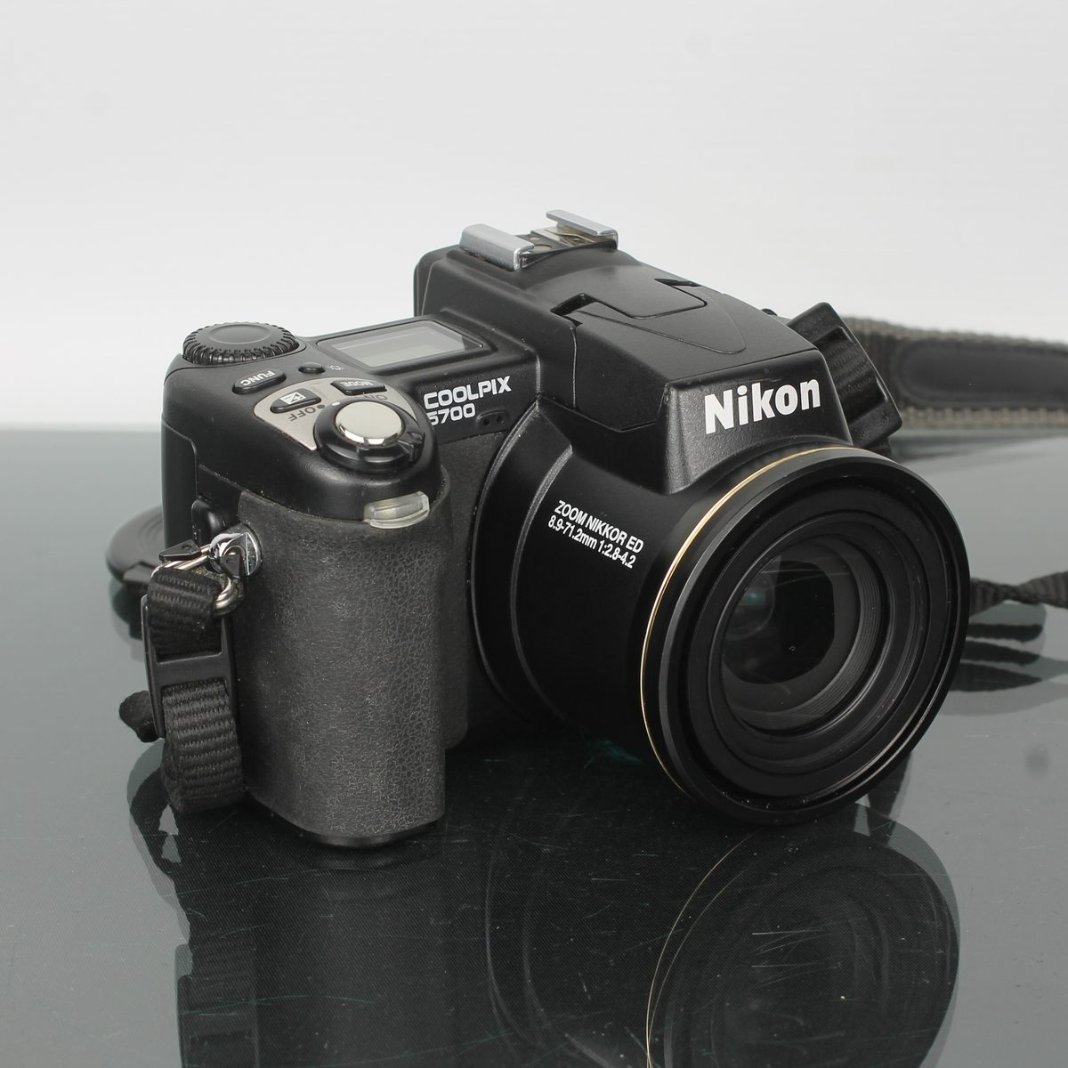 Nikon Coolpix E5700