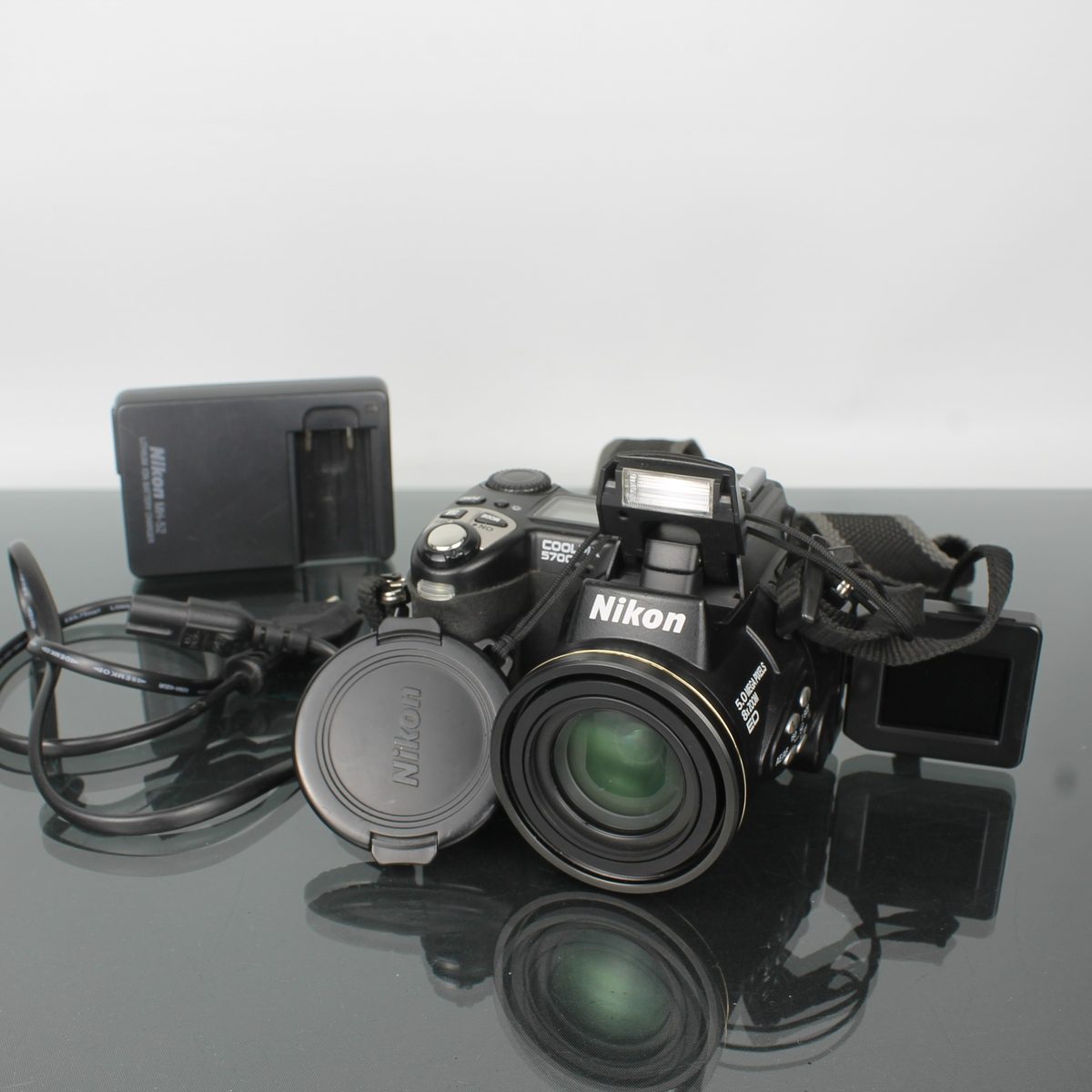 Nikon Coolpix E5700