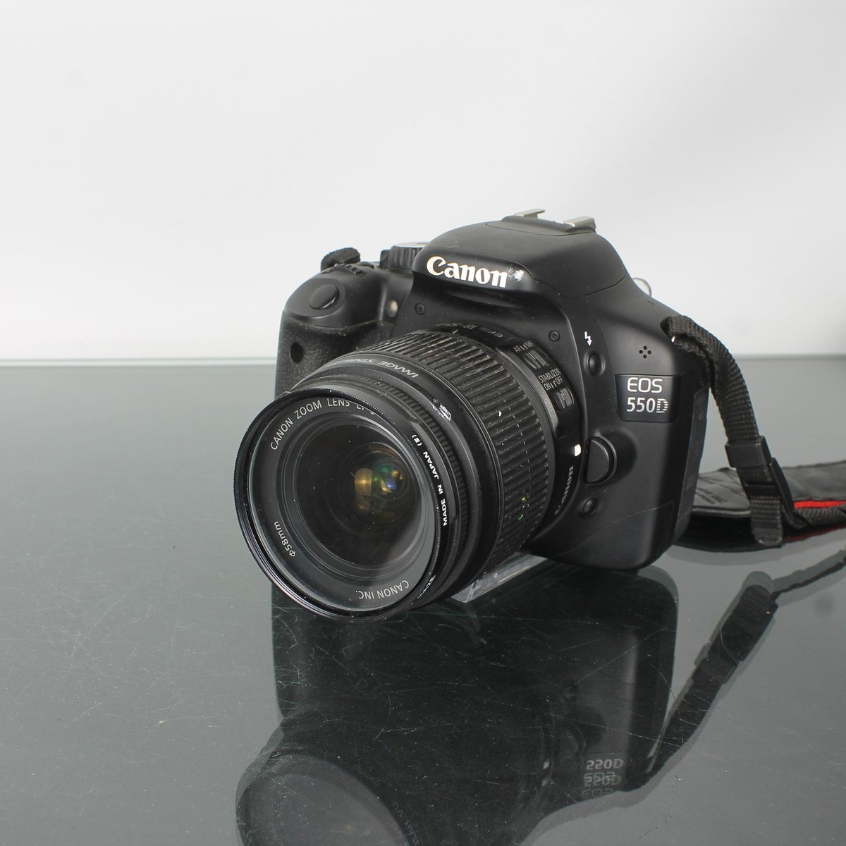 Minolta AF 28mm f/2.8 Review: Compact Vintage Wide-Angle Gem