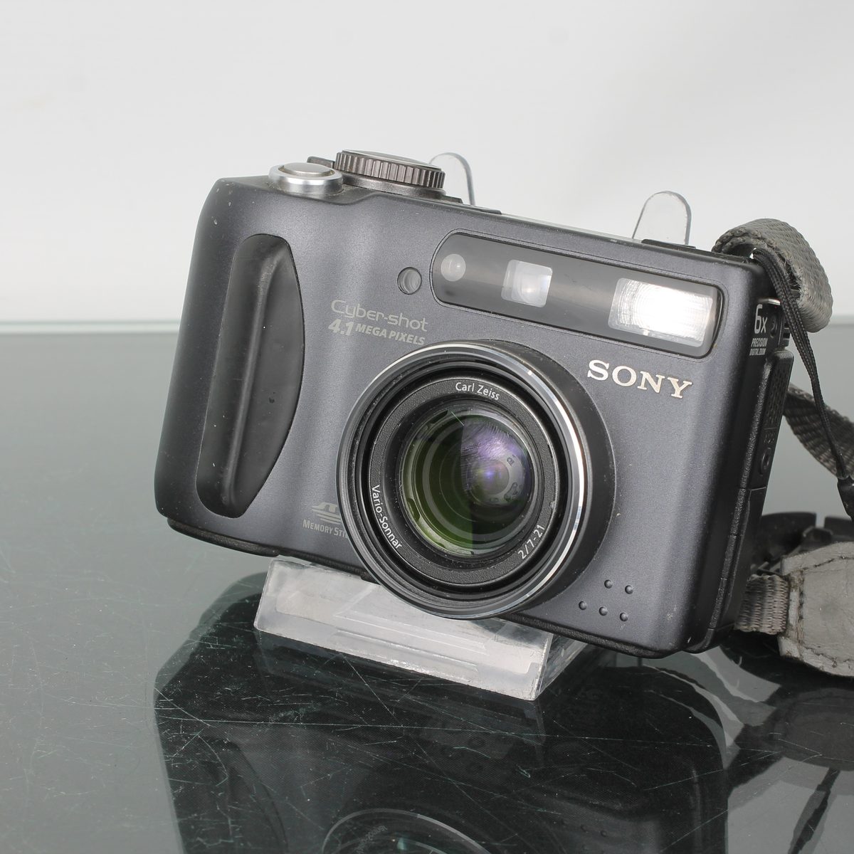 Sony Cyber-shot DSC-S85