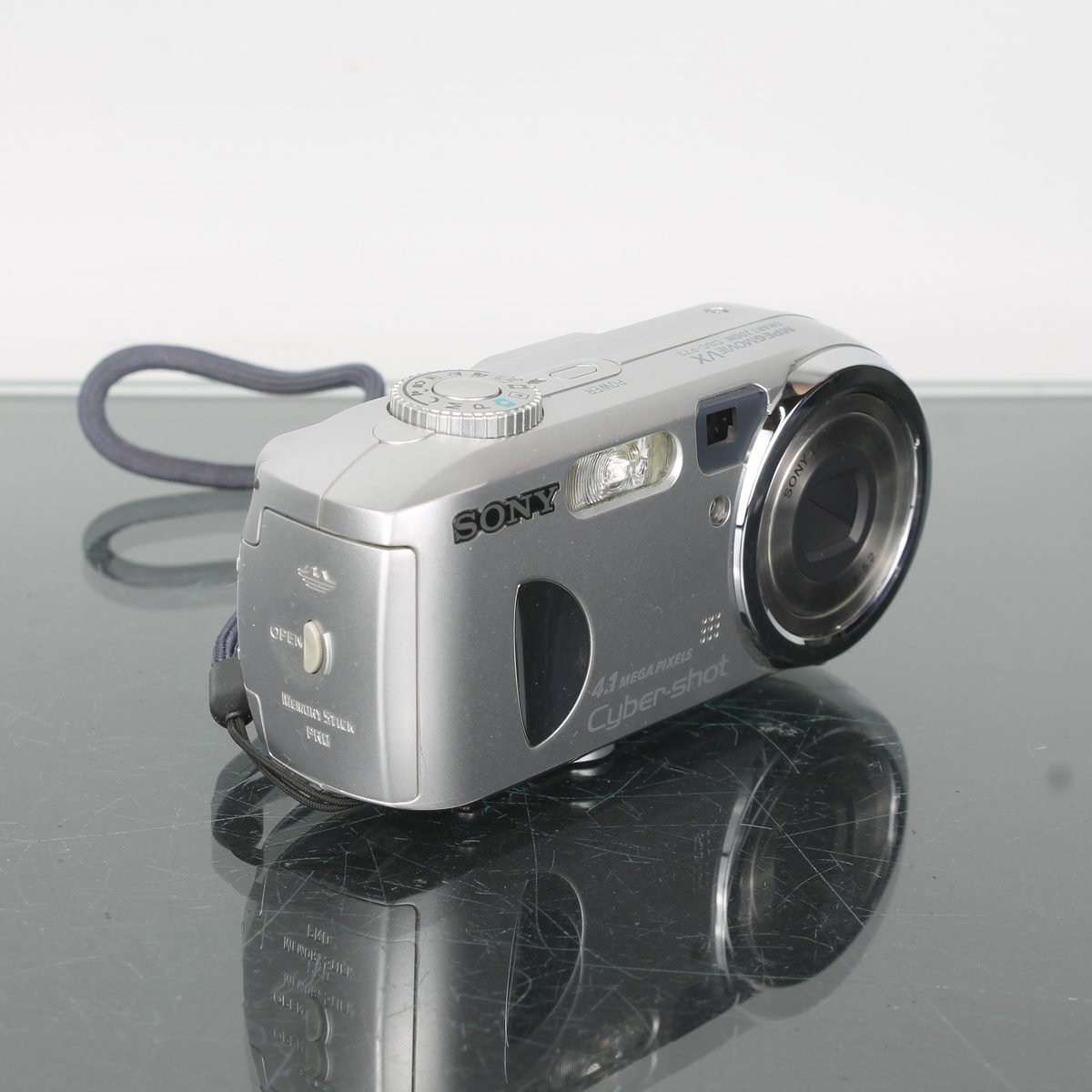 Sony CyberShot DSC-P73