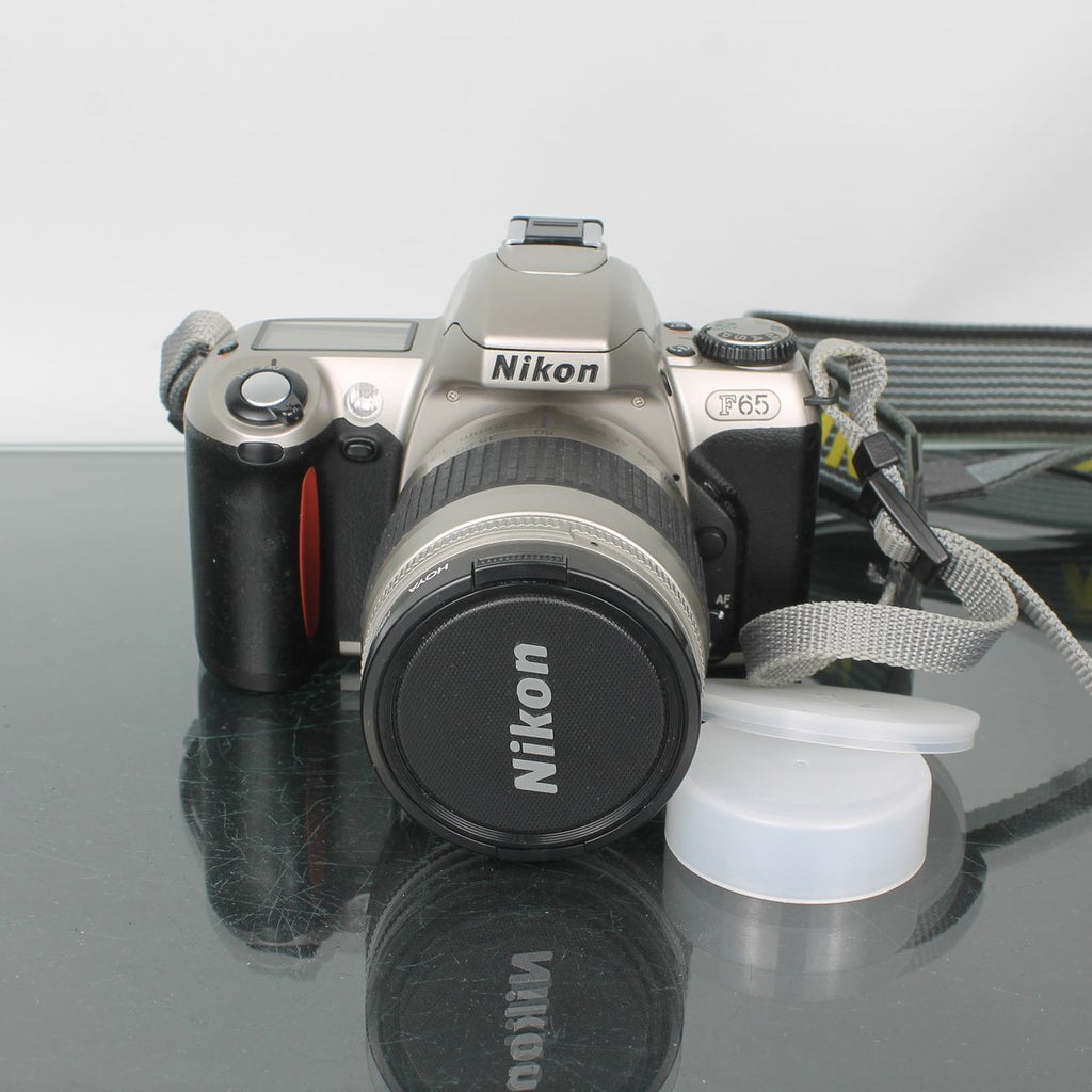 Nikon F65 + Nikon 1:3.3/5.6 28-80mm