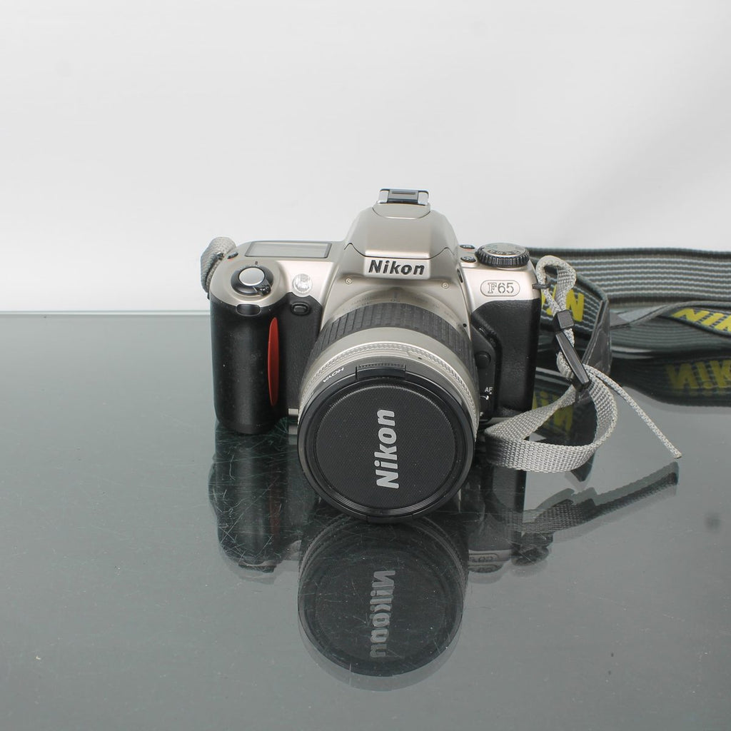 Nikon F65 + Nikon 1:3.3/5.6 28-80mm