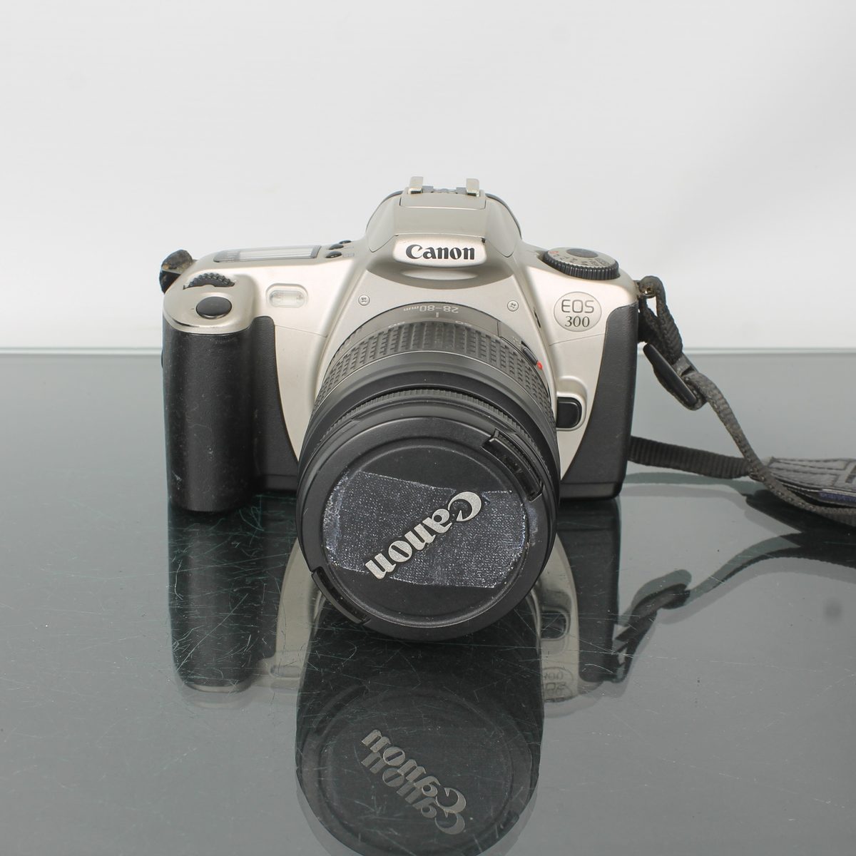 Canon EOS 300 + Canon Zoom EF 28-80mm 1:3.5-5.6