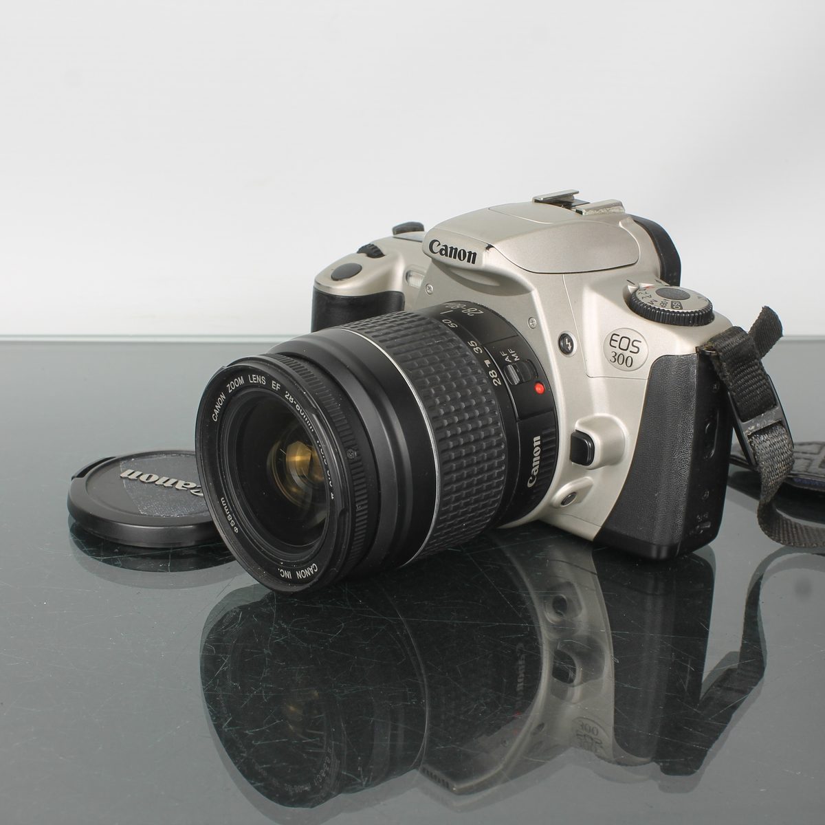 Canon EOS 300 + Canon Zoom EF 28-80mm 1:3.5-5.6