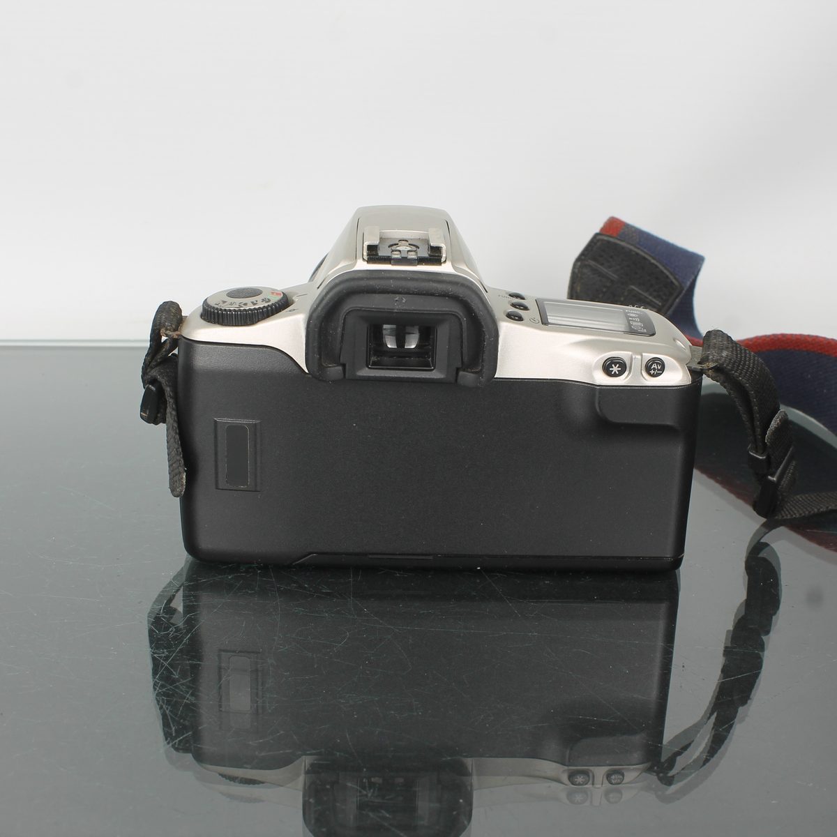 Canon EOS 300 + Canon Zoom EF 28-80mm 1:3.5-5.6