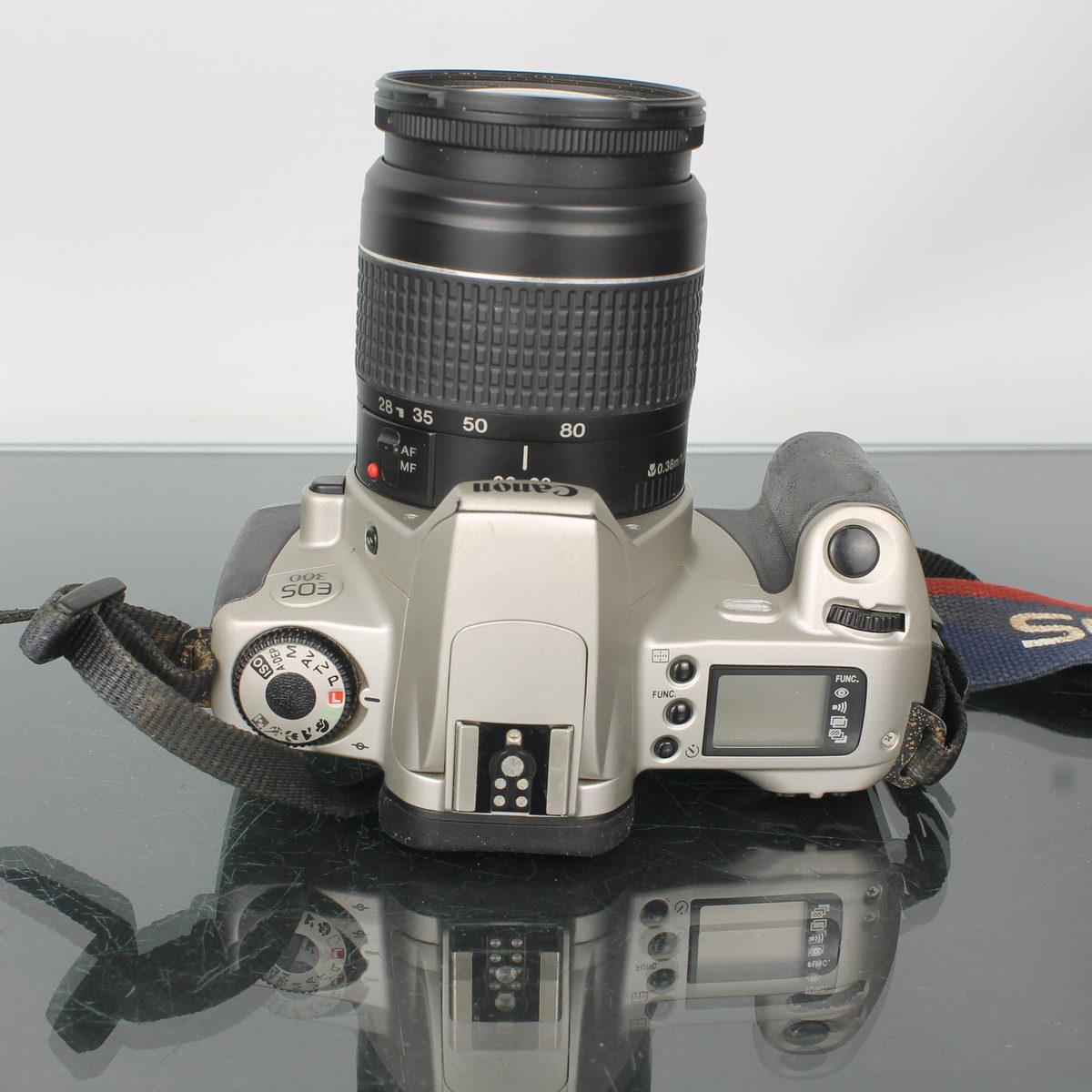 Canon EOS 300 + Canon Zoom EF 28-80mm 1:3.5-5.6
