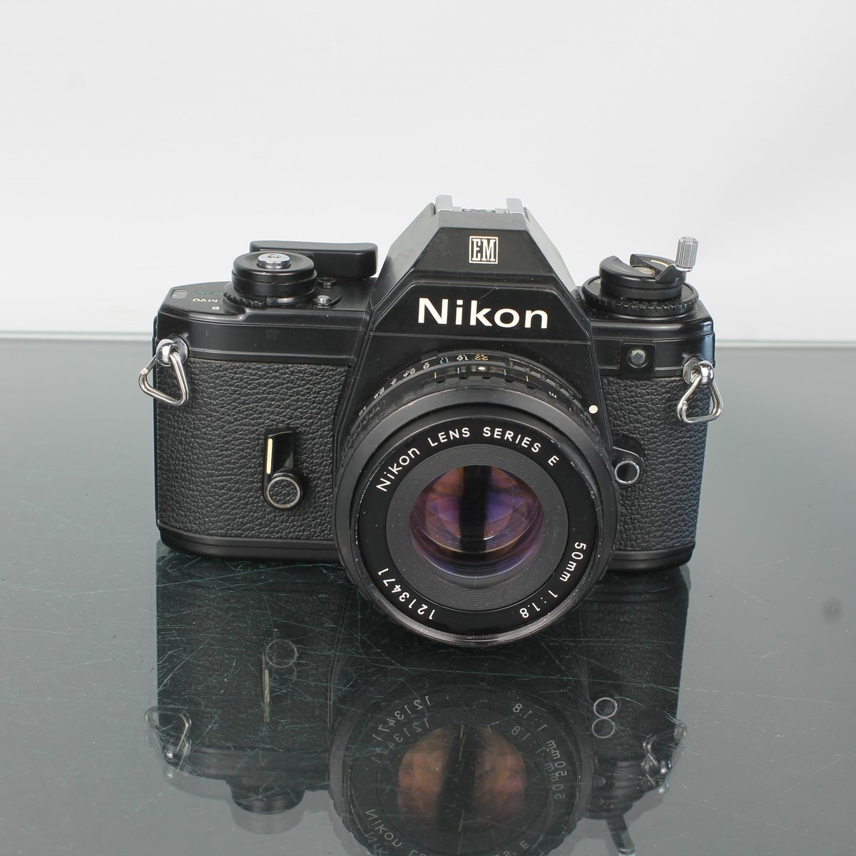 Nikon EM + Nikon Series E 50mm 1:1.8