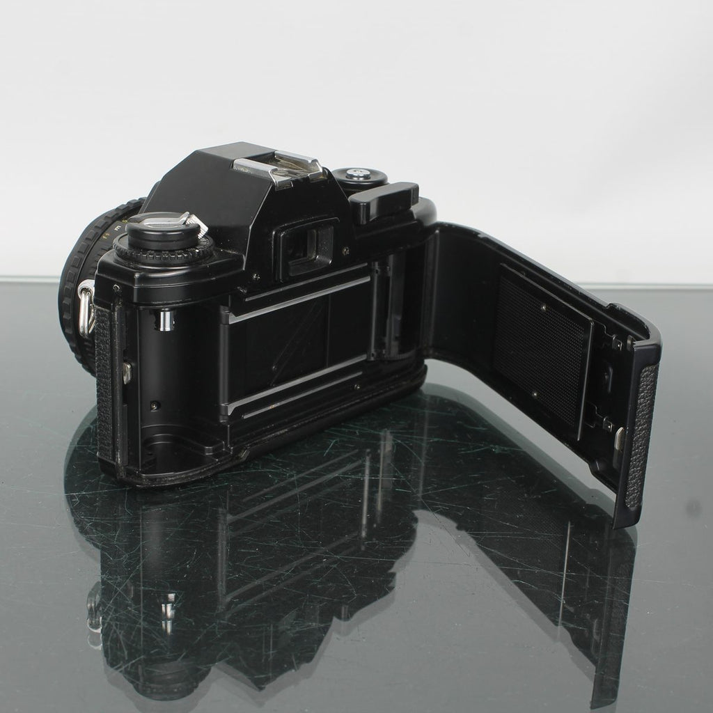 Nikon EM + Nikon Series E 50mm 1:1.8
