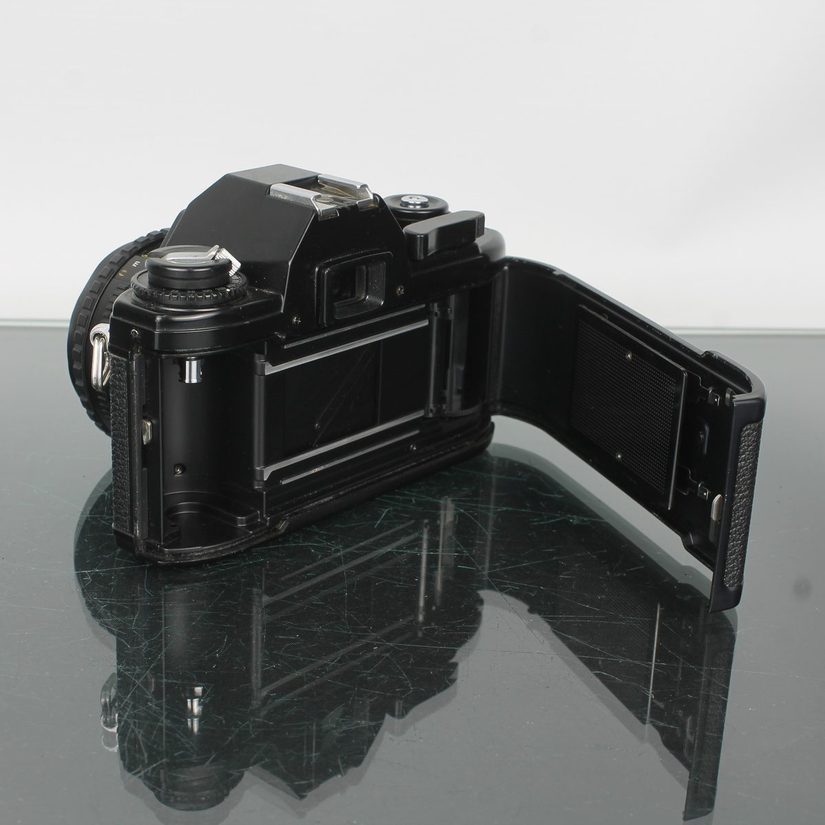 Nikon EM + Nikon Series E 50mm 1:1.8