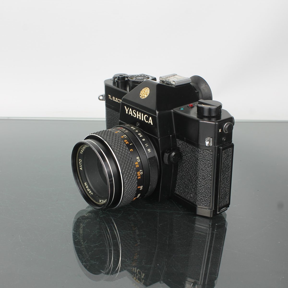 Yashica TL Electro X + Auto Yashinon 50mm f/1.7