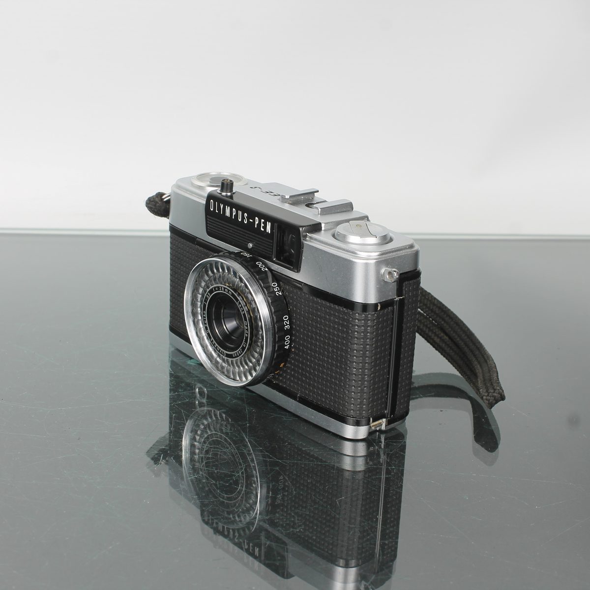 Olympus Pen EE-3 Half-Frame 35mm Film Camera D.Zuiko 28mm f/2.8