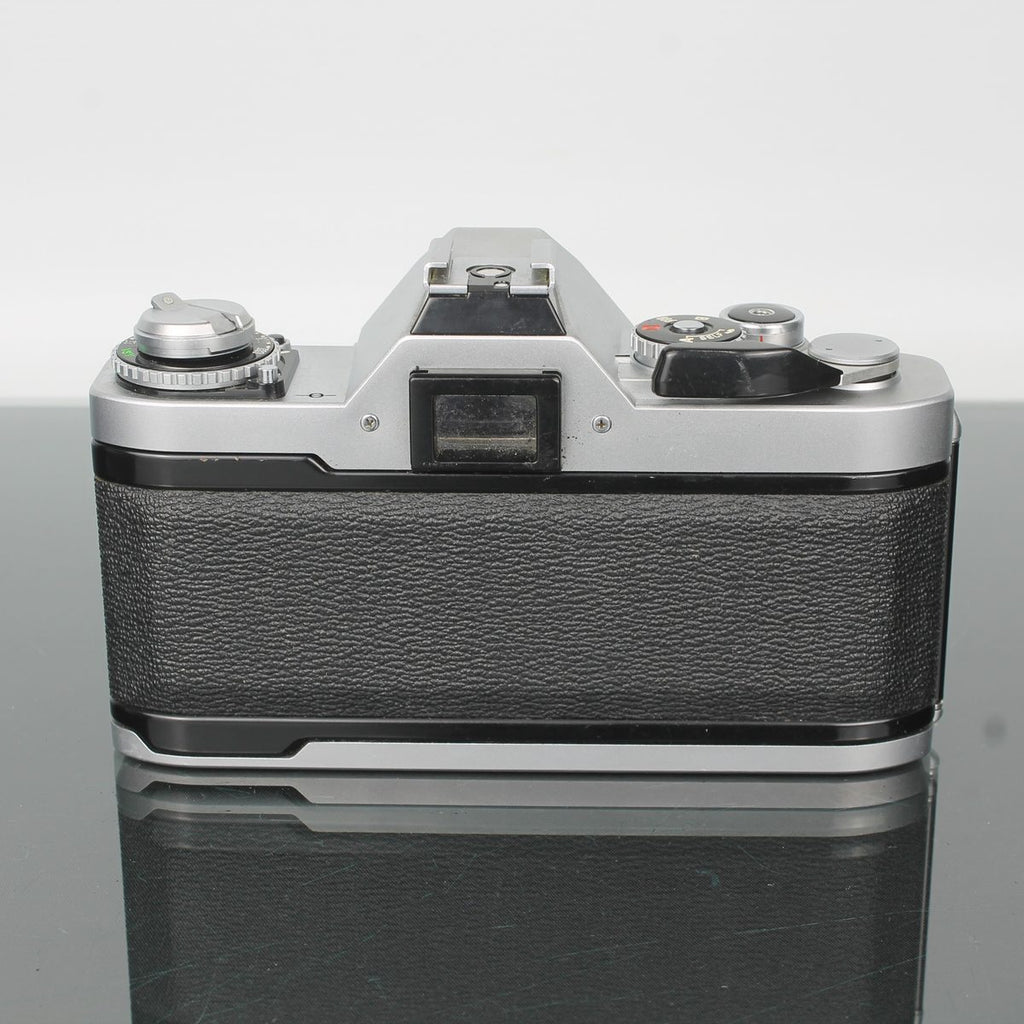 Canon AV-1 + Canon FD 50mm 1:1.8