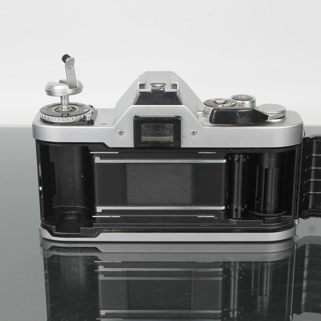 Canon AV-1 + Canon FD 50mm 1:1.8