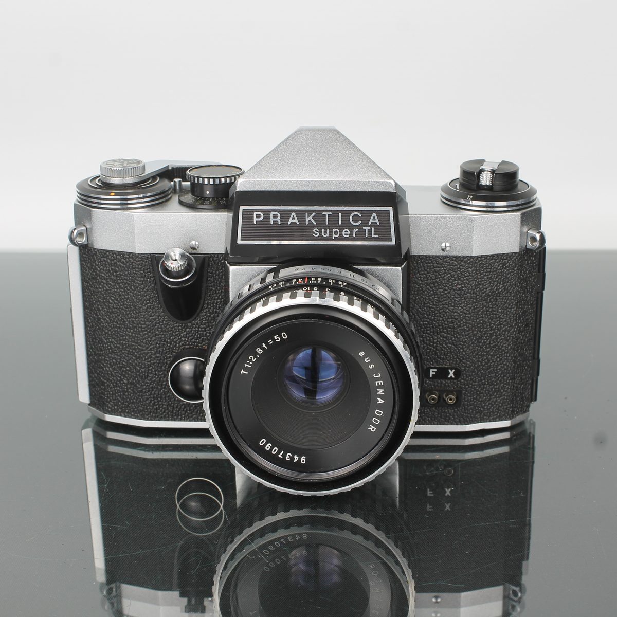 Praktica Super TL + aus Jena DDR 2.8/50mm