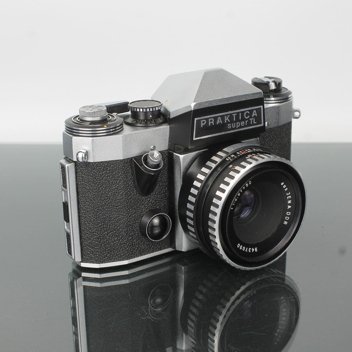 Praktica Super TL + aus Jena DDR 2.8/50mm