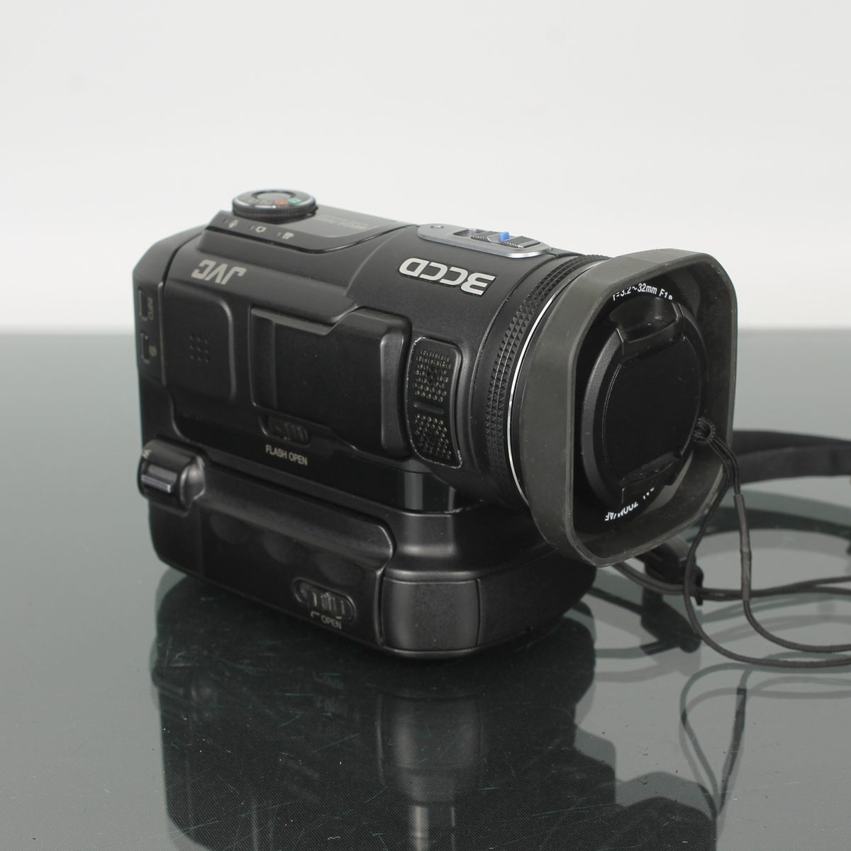 JVC 3CCD GZ-MC500E