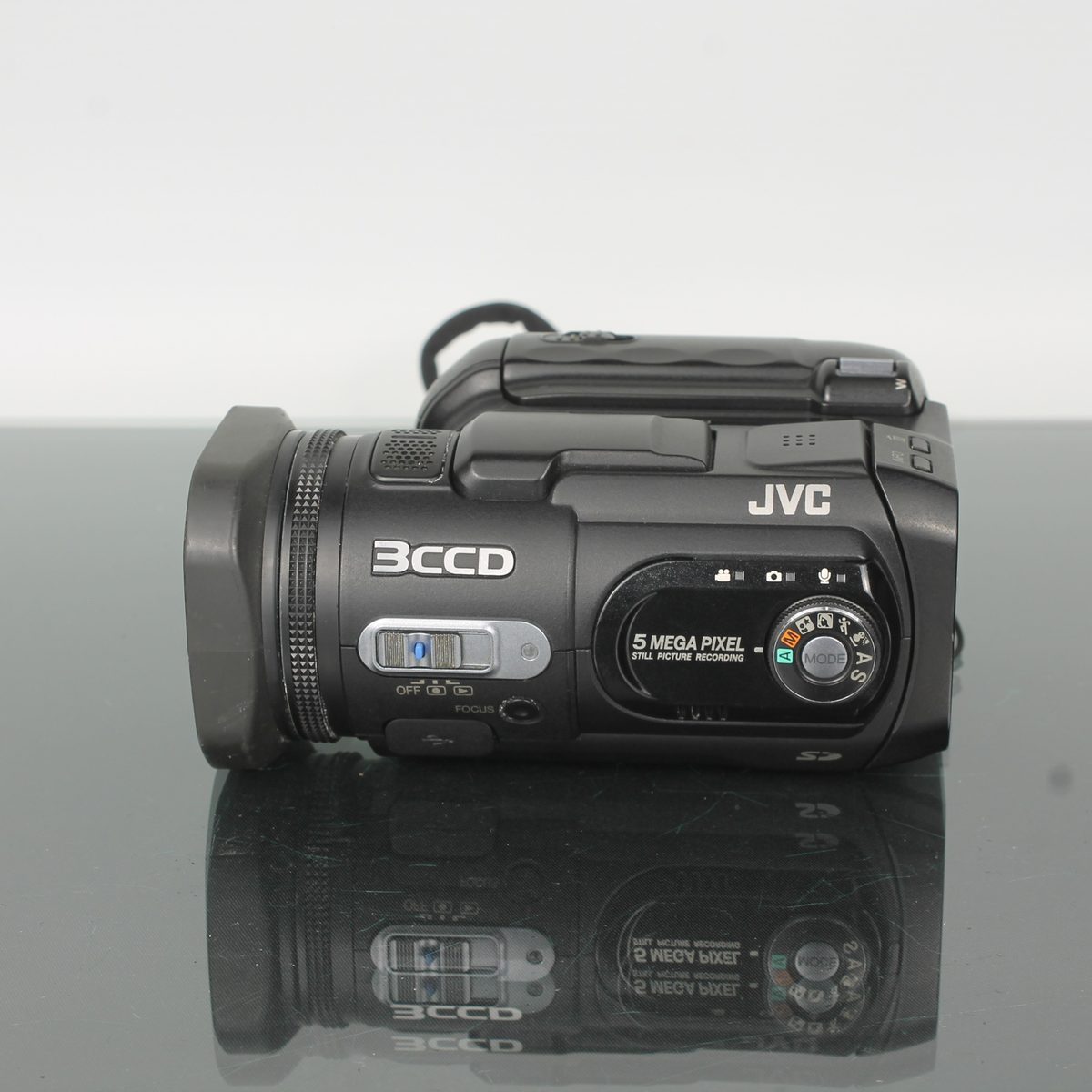 JVC 3CCD GZ-MC500E