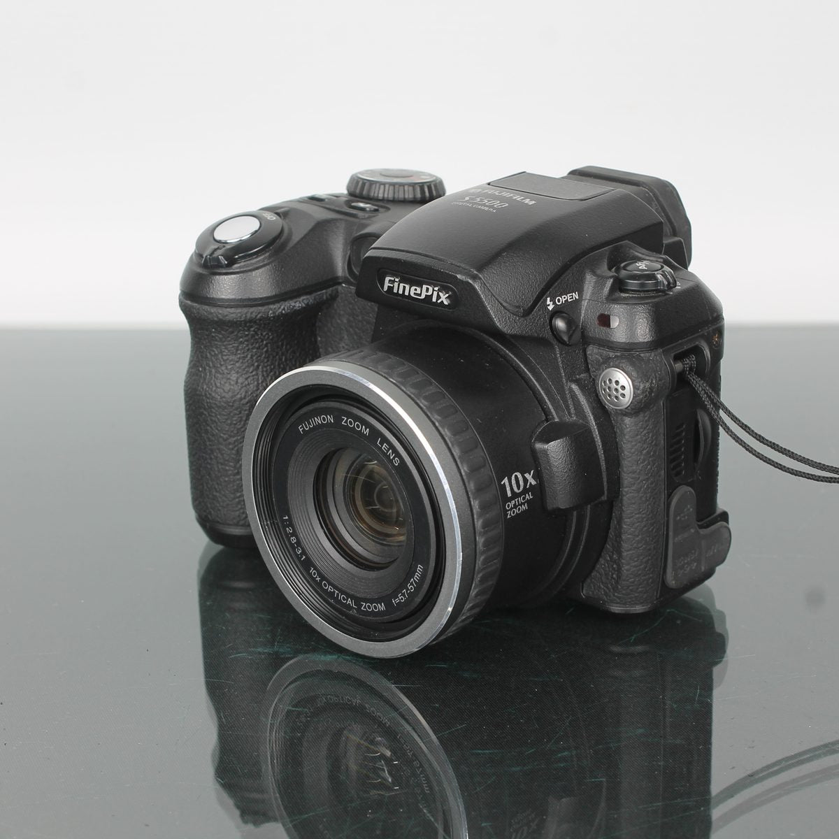 FUJIFILM S5500