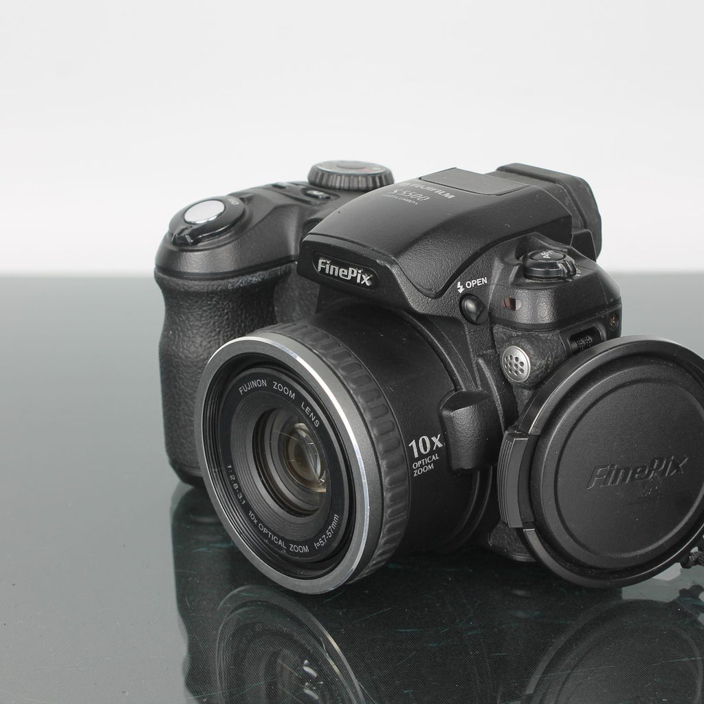 FUJIFILM S5500