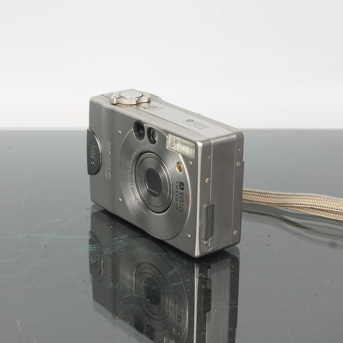Canon Digital IXUS V Compact Digital Camera - 2.1MP – Dutch|Thrift