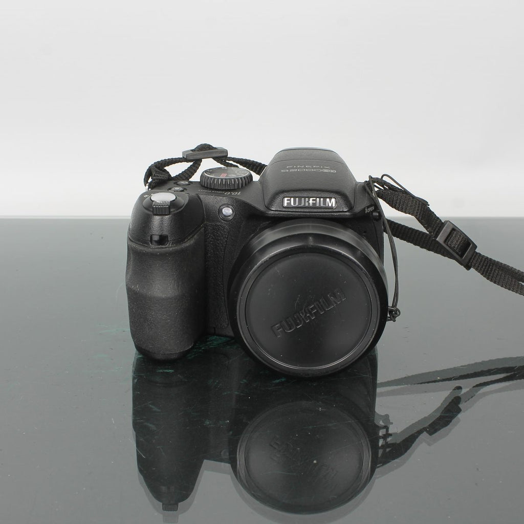 Fujifilm FinePix S2000HD