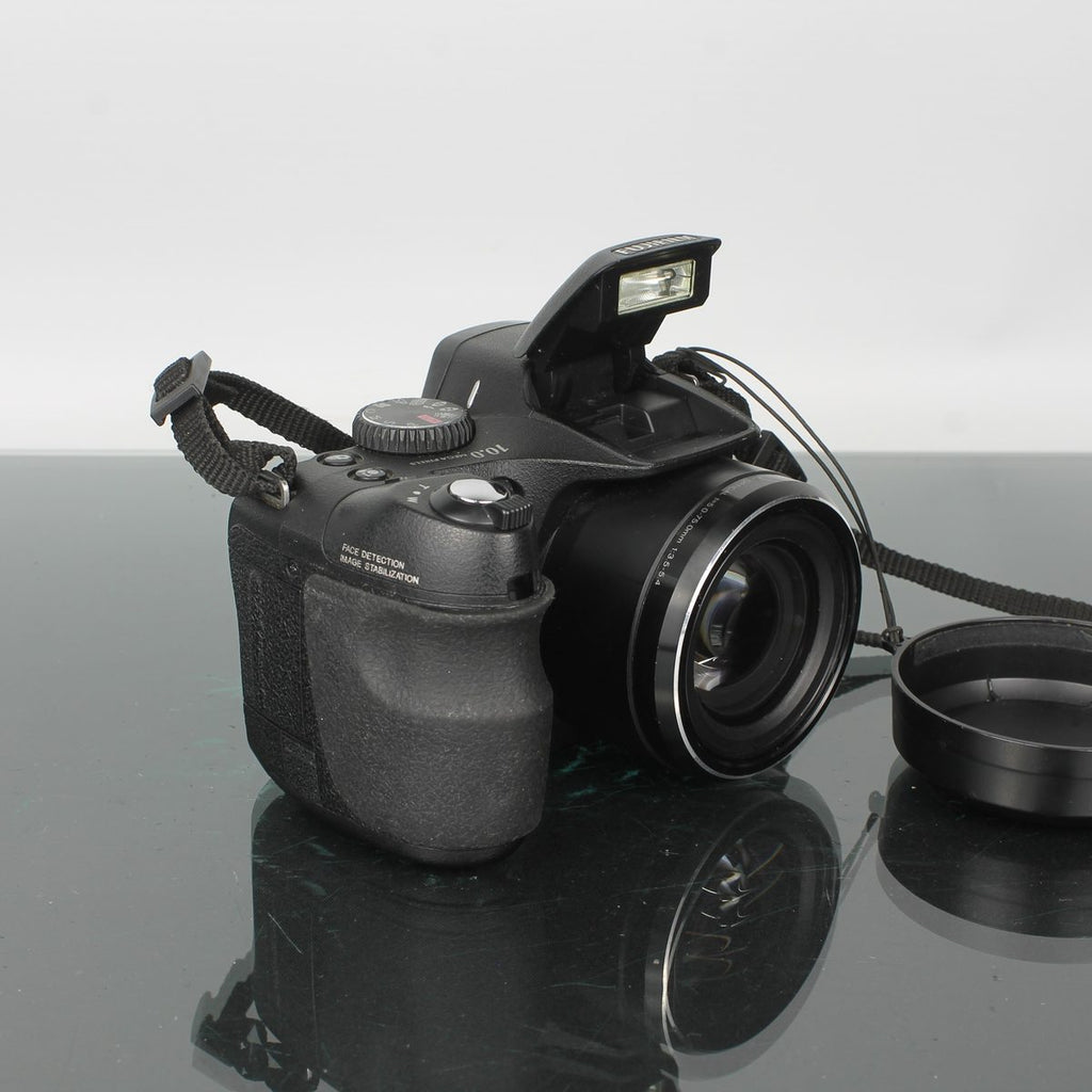 Fujifilm FinePix S2000HD