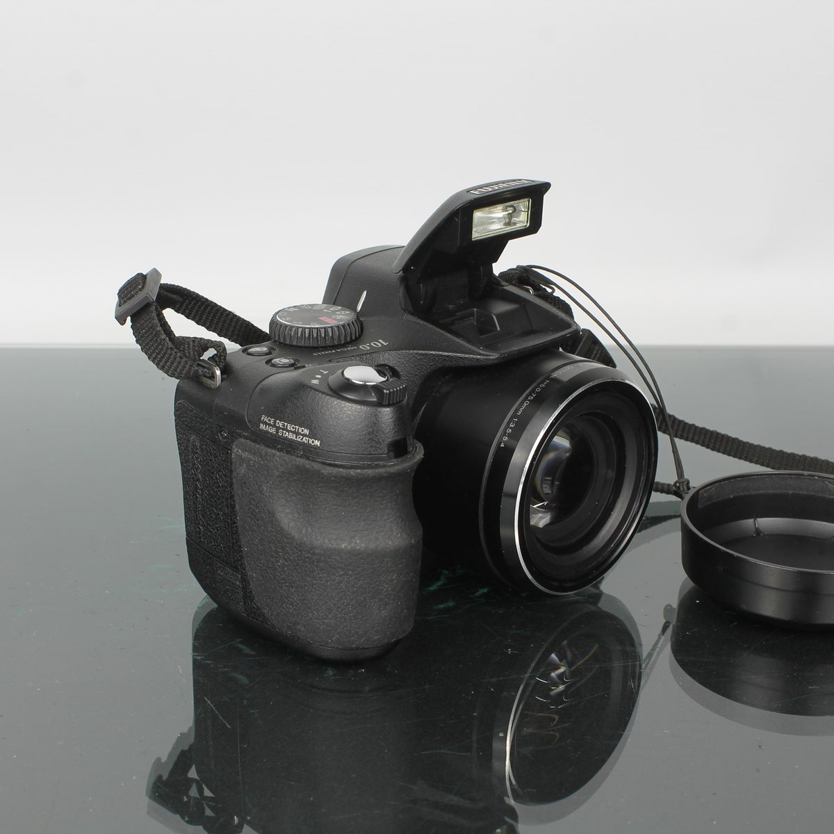 Fujifilm FinePix S2000HD