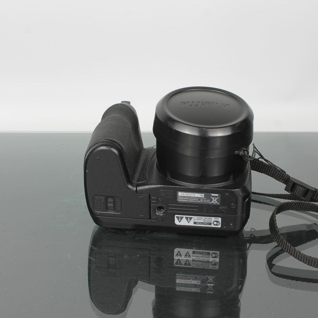 Fujifilm FinePix S2000HD