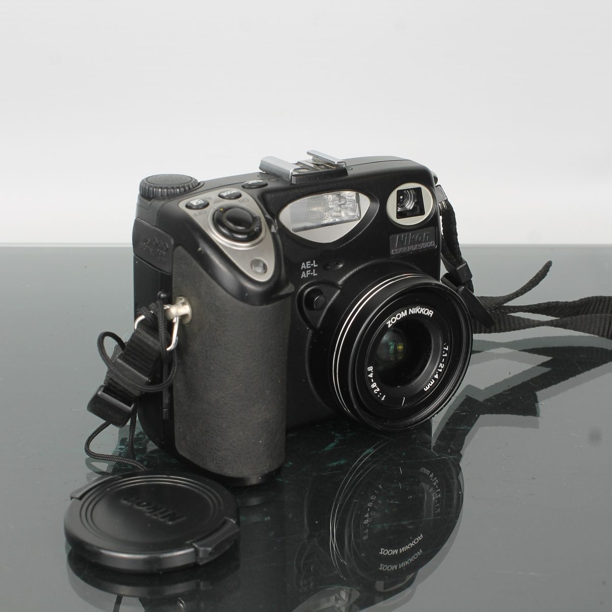 Nikon COOLPIX 5000 Digital Compact Camera - Vintage Prosumer