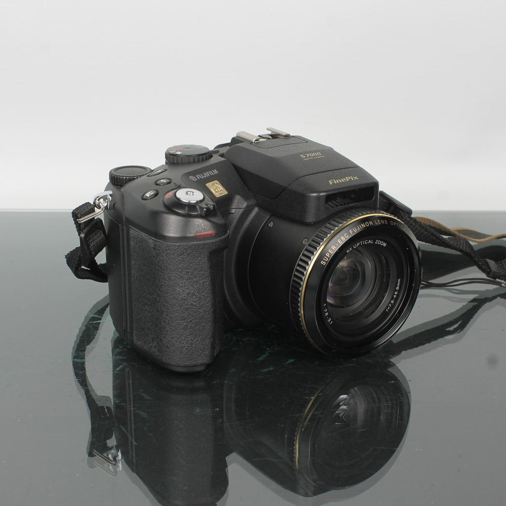 FinePix S7000