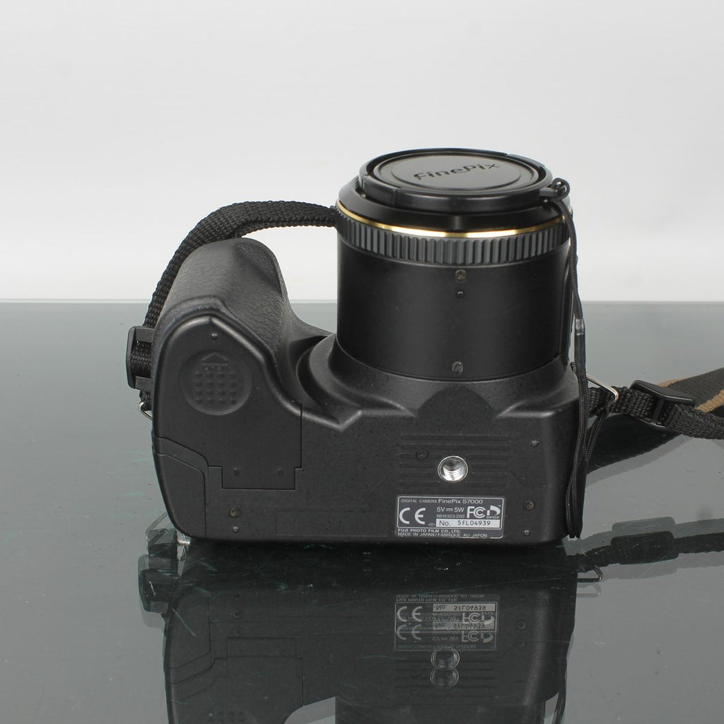 FinePix S7000
