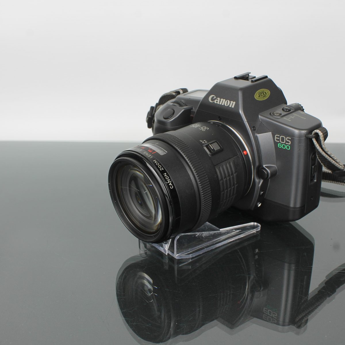 Canon EOS 600 + Canon Zoom Lens EF 35-105mm 1:3.5-4.5