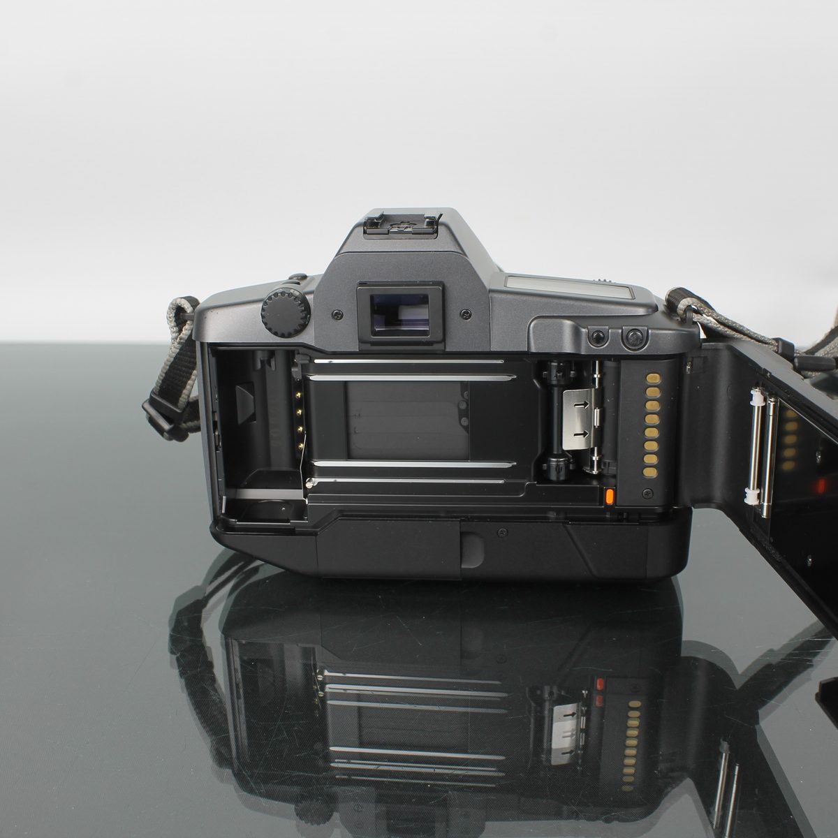Canon EOS 600 + Canon Zoom Lens EF 35-105mm 1:3.5-4.5