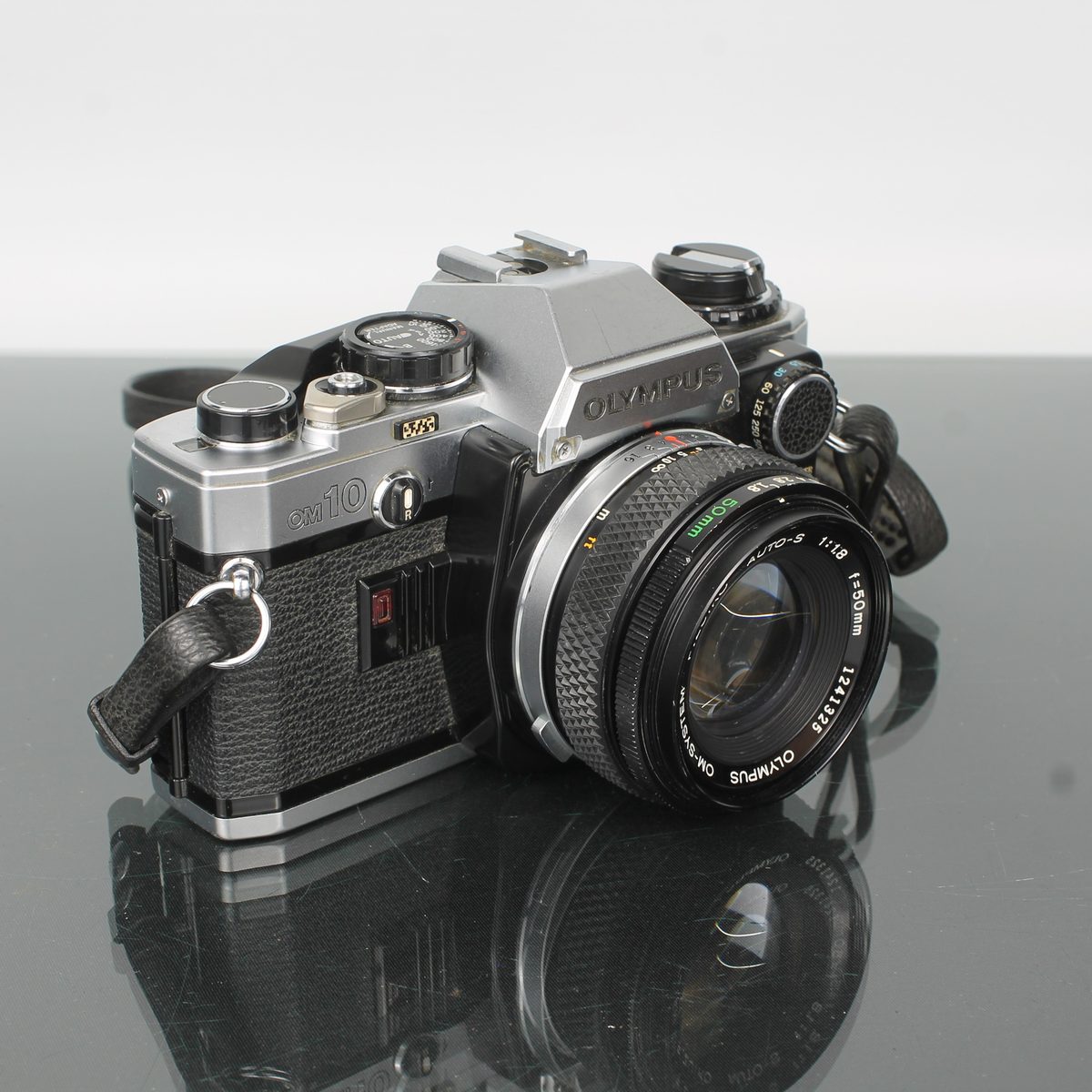 Olympus OM-10 + Olympus OM-System 50mm f/1.8