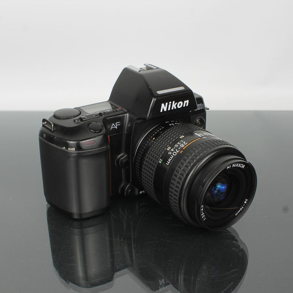 Nikon F-801s + AF Nikkor 28-70mm 1:3.5-4.5