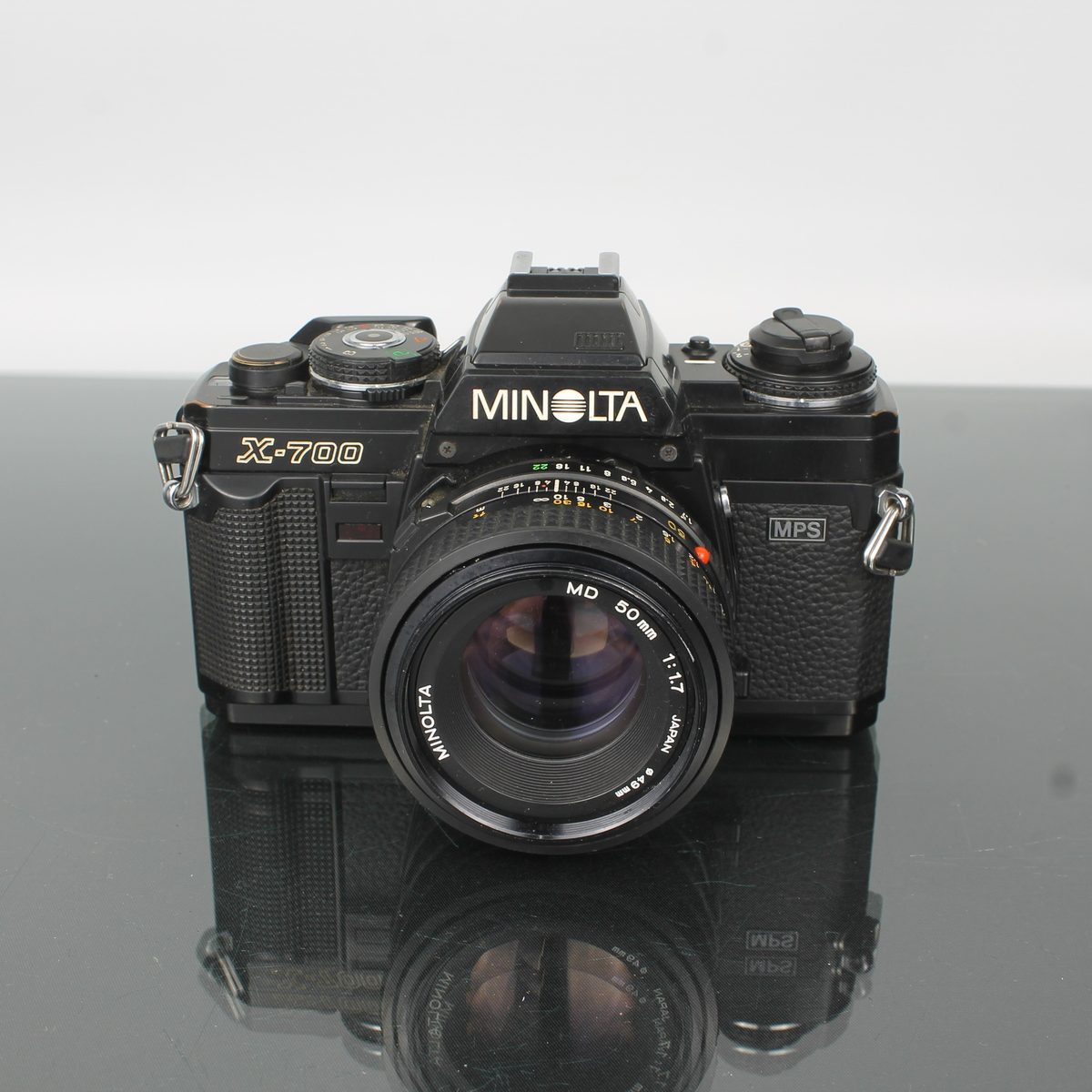 Minolta X-700 + Minolta MD 50mm 1:1.7
