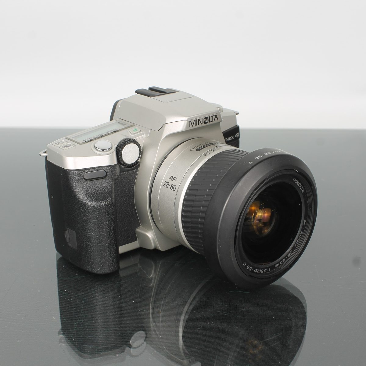 Minolta Dynax 4 + Minolta AF 28-80mm 1:3.5-5.6 D