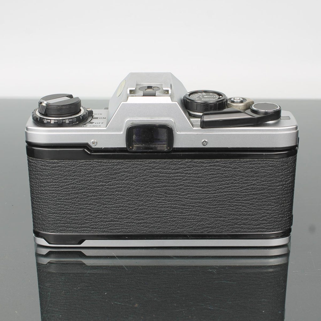 Olympus OM-10 Olympus OM 50mm f/1.8