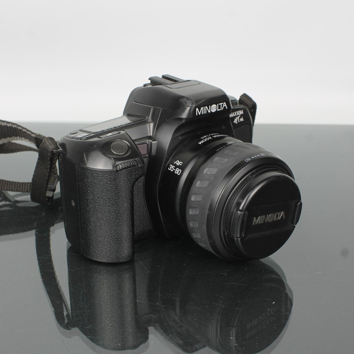 Minolta Maxxum HT Si + 35-80mm 1:4-5.6