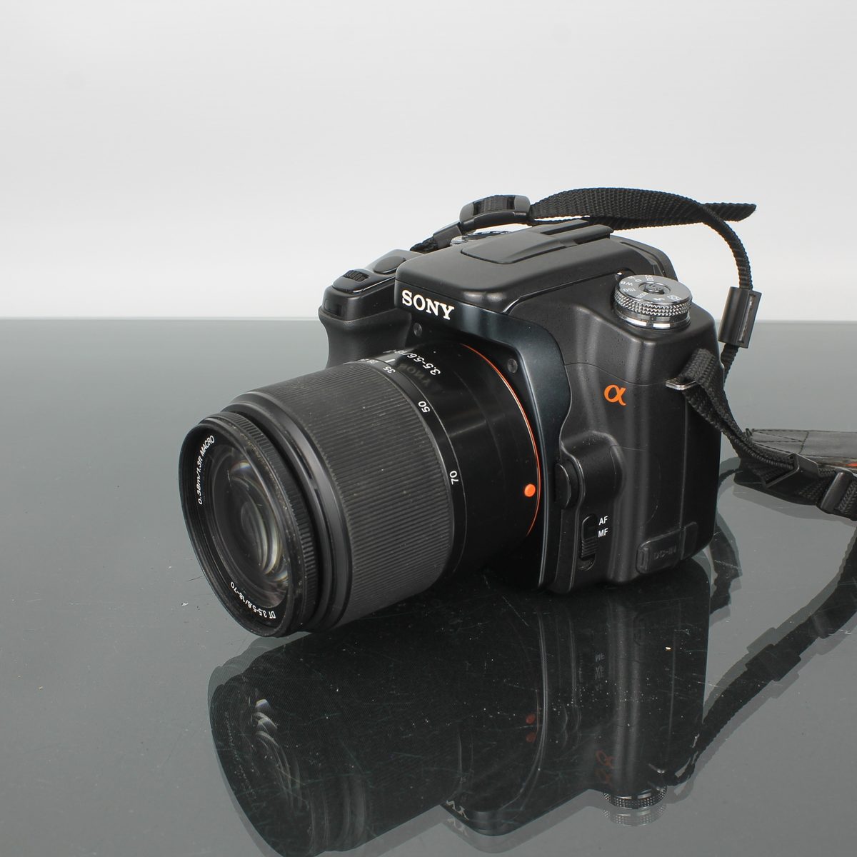 Sony A-100 DT 18-70mm f/3.5-5.6