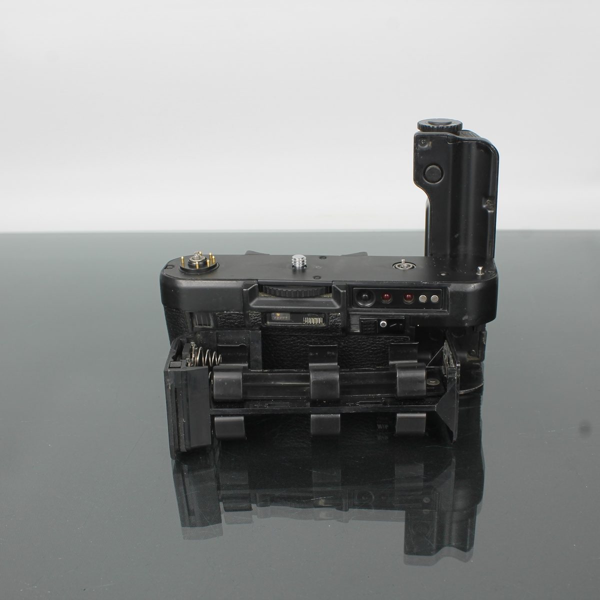 Nikon F3 HP with MD-4 Motor Drive | Professional 35mm SLR – Dutch
