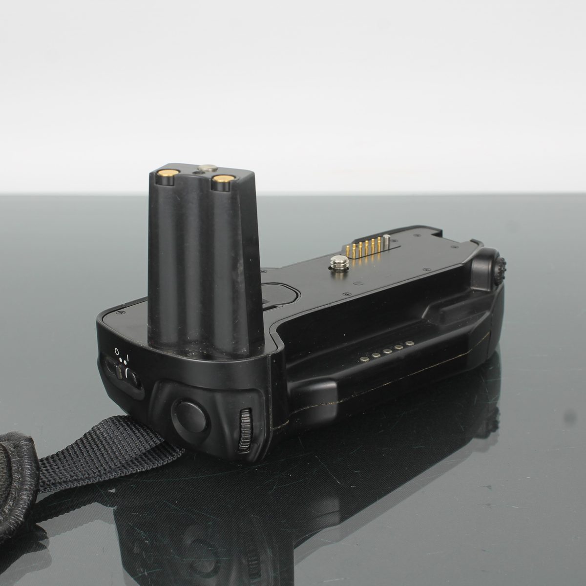 Minolta VC-700 Vertical Battery Grip - Used – Dutch|Thrift