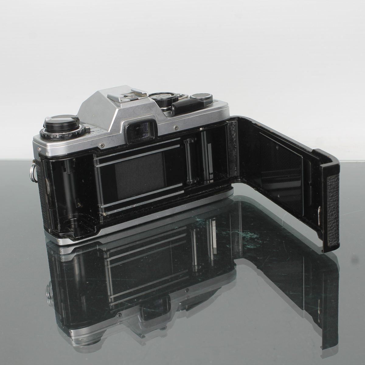 Olympus OM-10 35mm SLR Camera Kit with 50mm f/1.8 Lens – Dutch|Thrift