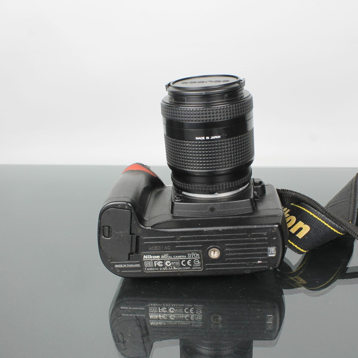 Nikon D70s + Nikon AF Nikkor 1:3.5-4.5 35-105mm