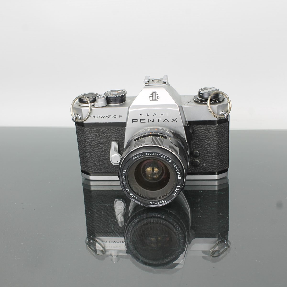Asahi Pentax Spotmatic SP with Super-Takumar 55mm f/1.8 – Dutch|Thrift