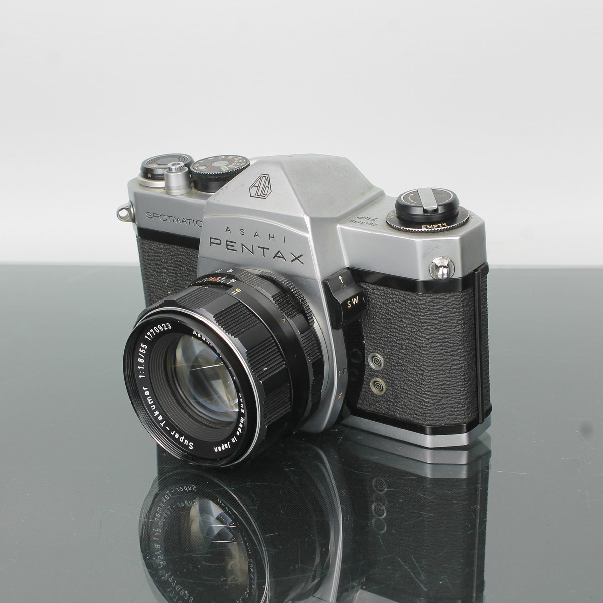 Asahi Pentax Spotmatic SP se Super-Takumar 55mm f/1.8 – Dutch|Thrift