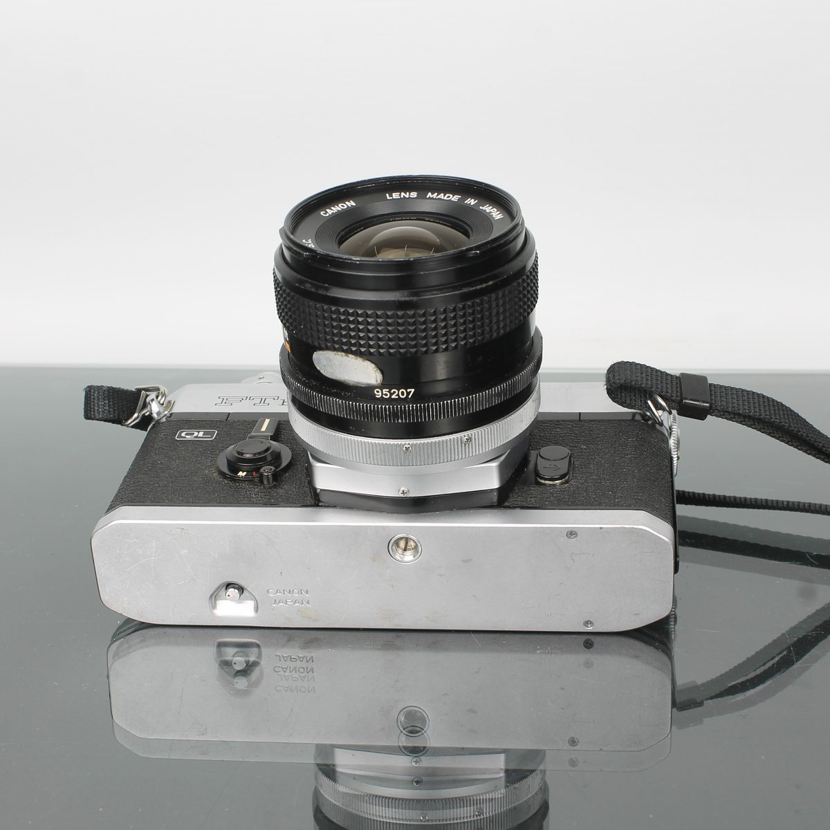 Canon FTb + Canon FD 28mm 1:2.8 S.C.