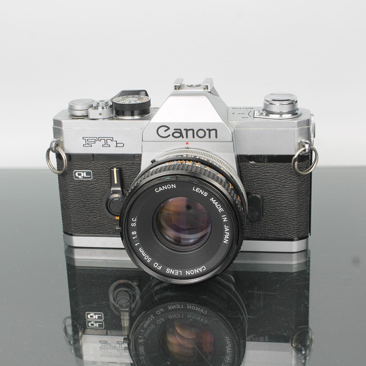 Canon FTb + Canon FD 50mm 1:1.8