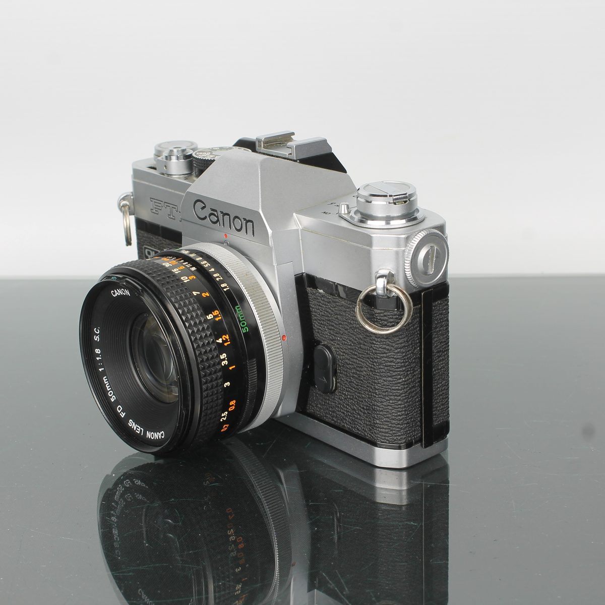 Canon FTb QL Filmcamera met FD 50mm f/1.8 S.C. Lens – Dutch|Thrift
